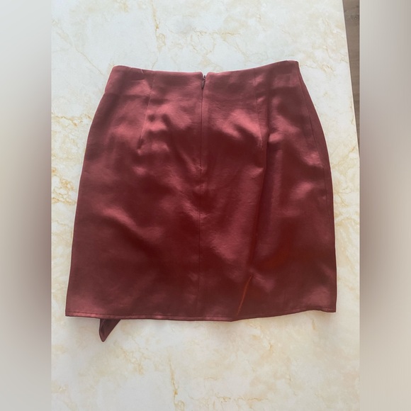 🏷️ 🛍️ NWOT Express Copper Color Drape Front Silk Skirt 🏷️ 🛍️ - Picture 7 of 7